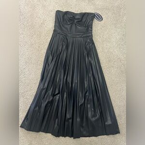 Chic Strapless Black Pleated Dress